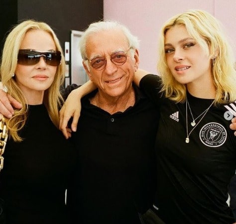 Picture of  Claudia Heffner Peltz with her husband Nelson Peltz and daughter Nicola Peltz with a beautiful smile